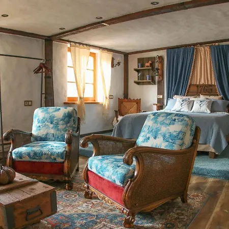 Historical Place In Old Town Apartment