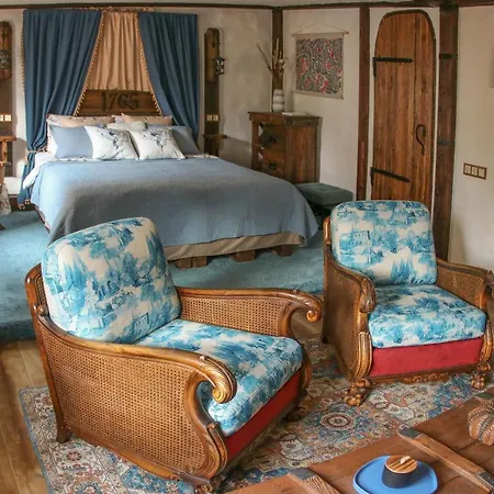 Historical Place In Old Town Apartment